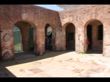 05610 ostia - regio iii - insula ix - domus delle muse (iii,ix,22) - bli in den hof - ri westen (westecke).jpg